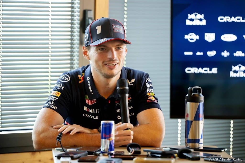 Verstappen bevestigt dat hij ook in 2026 voor Red Bull rijdt