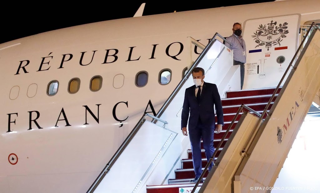 Macron roept in Libanon op tot snelle vorming regering