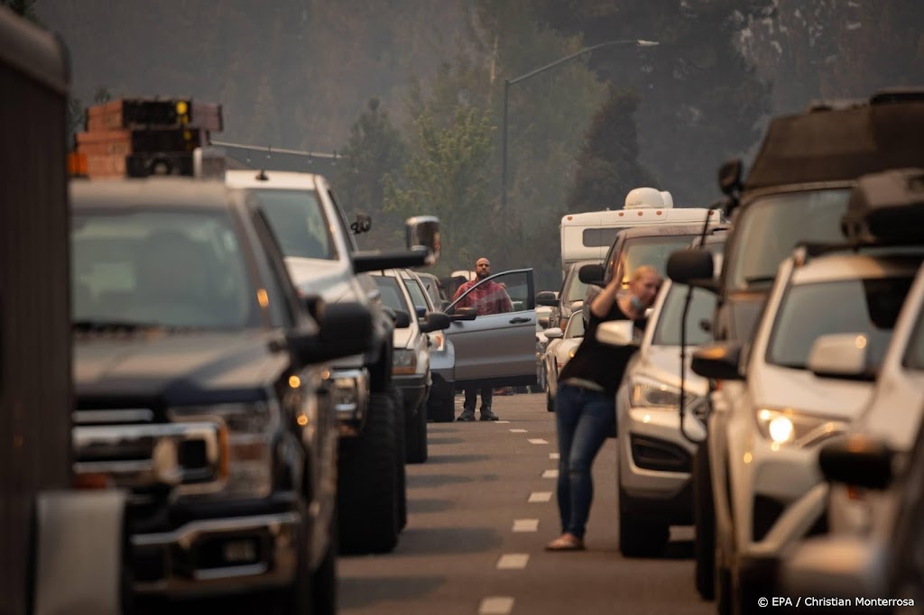 Duizenden Californiërs op de vlucht voor bosbrand