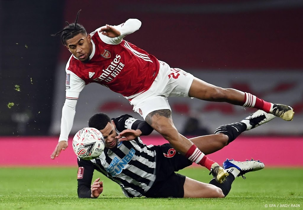 Feyenoord huurt aanvaller Nelson van Arsenal