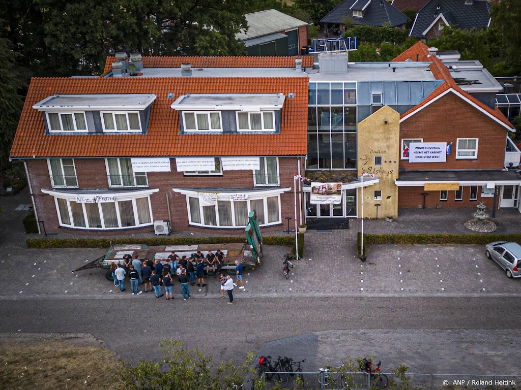 Maïskolf door ruit 'asielhotel' Albergen gegooid 