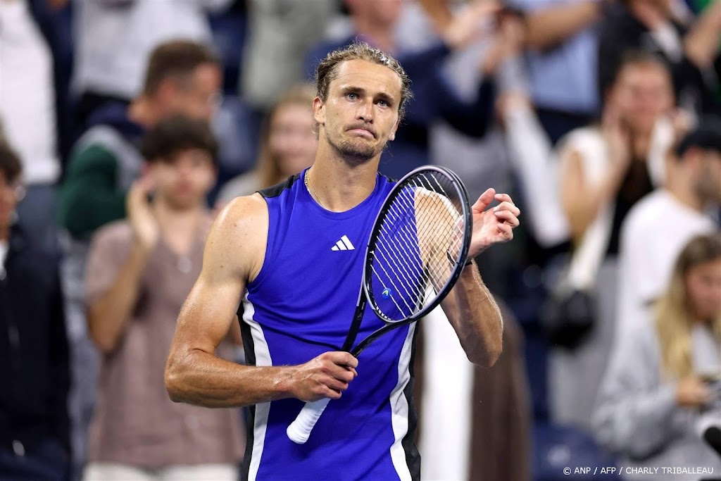 Tennisser Zverev diep in de nacht naar achtste finales US Open