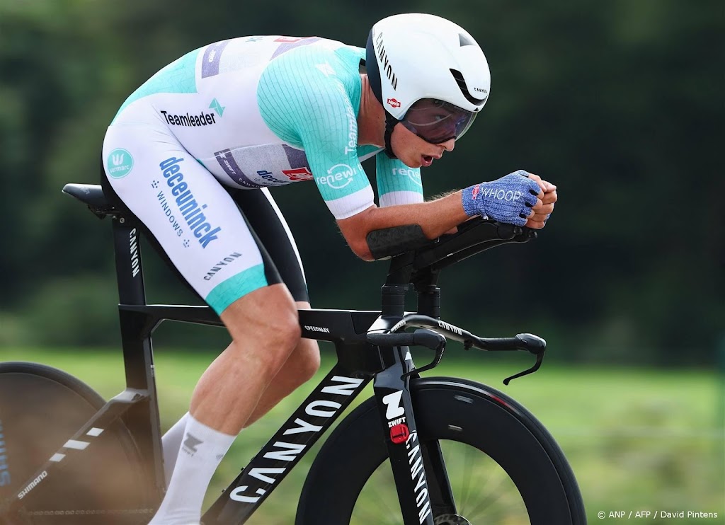 Van der Poel helpt Philipsen aan ritzege in Renewi Tour