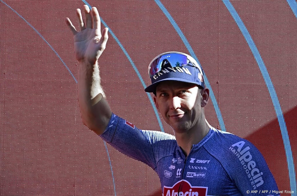 Wielrenner Groves houdt Van Aert van vierde etappezege in Vuelta