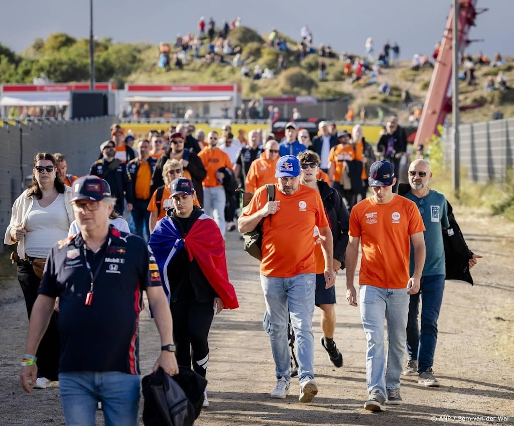 Grote drukte op boulevard Zandvoort door F1-fans