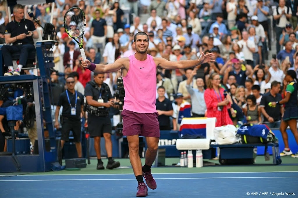 Alcaraz zonder setverlies naar laatste acht US Open