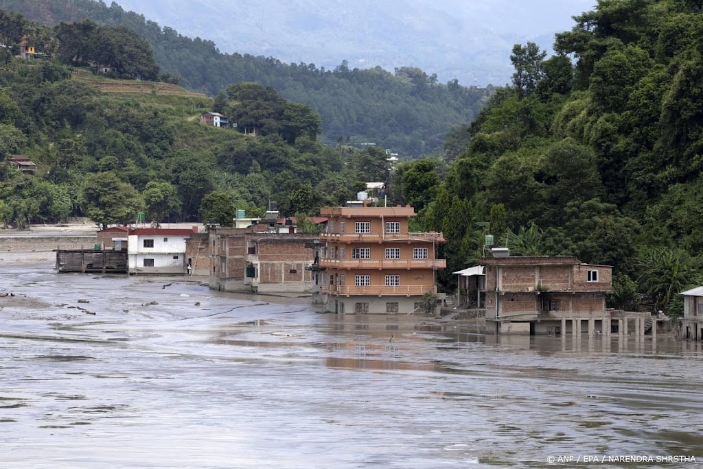Dodental Nepal boven de 900 na overstromingsramp