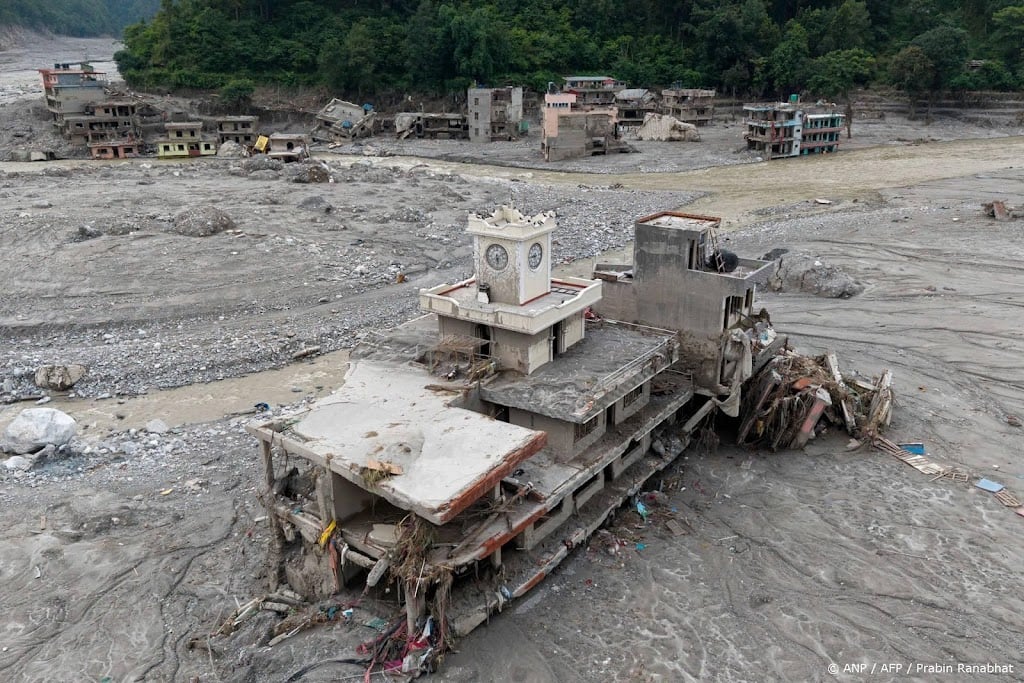 Satellietbeelden: zeker 2500 gebouwen verwoest door ramp Nepal
