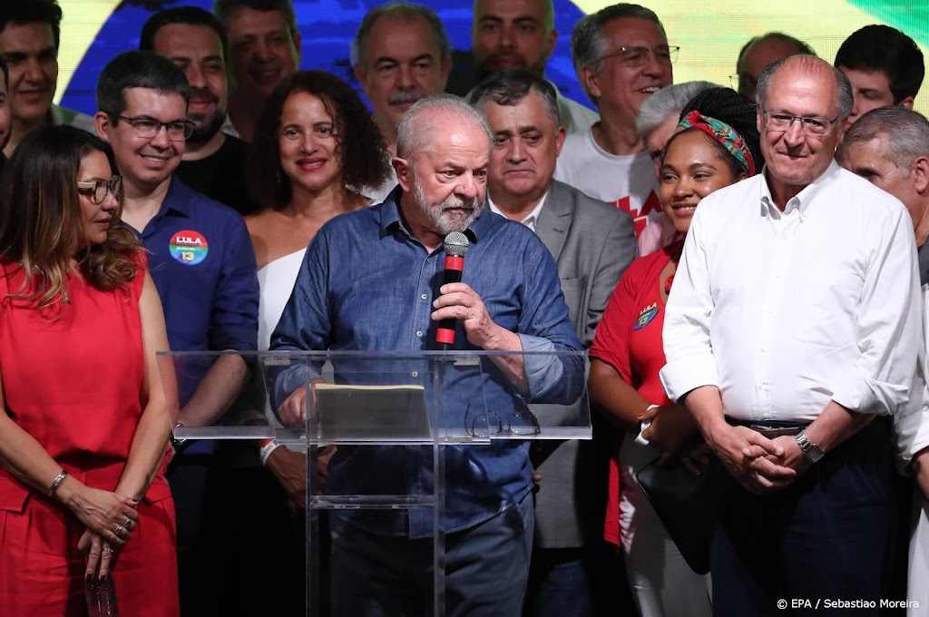 Lula roept na verkiezingswinst op tot eenheid, Bolsonaro zwijgt
