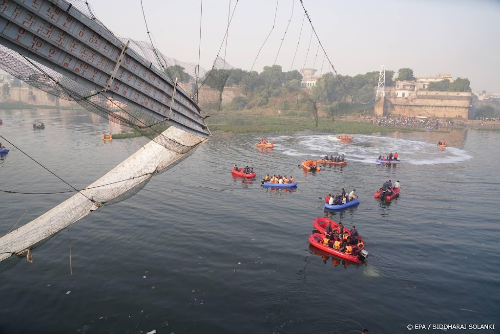 Dodental na instorten hangbrug in India loopt op tot 120