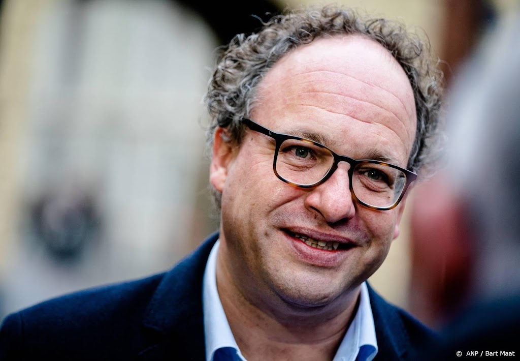 Oud-minister Koolmees begint bij zwalkende NS
