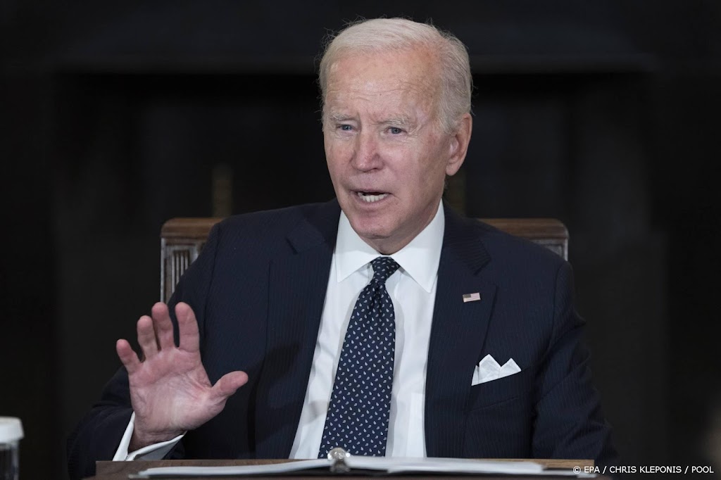 Biden dreigt met boetes voor oliebedrijven om hoge prijzen