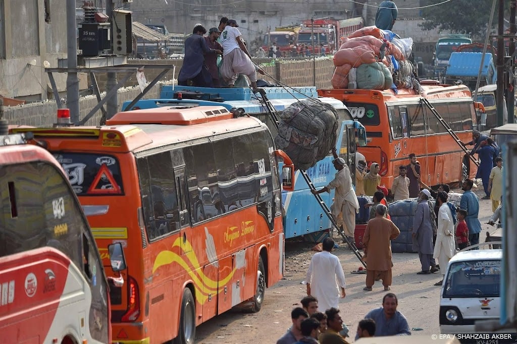 Massaal vertrek van Afghanen uit Pakistan om dreigende uitzetting