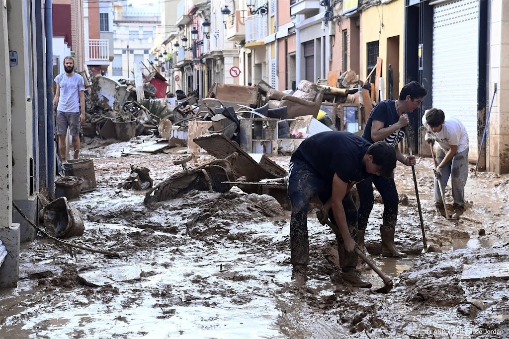 Reddingsdiensten melden nog meer doden noodweer Spanje