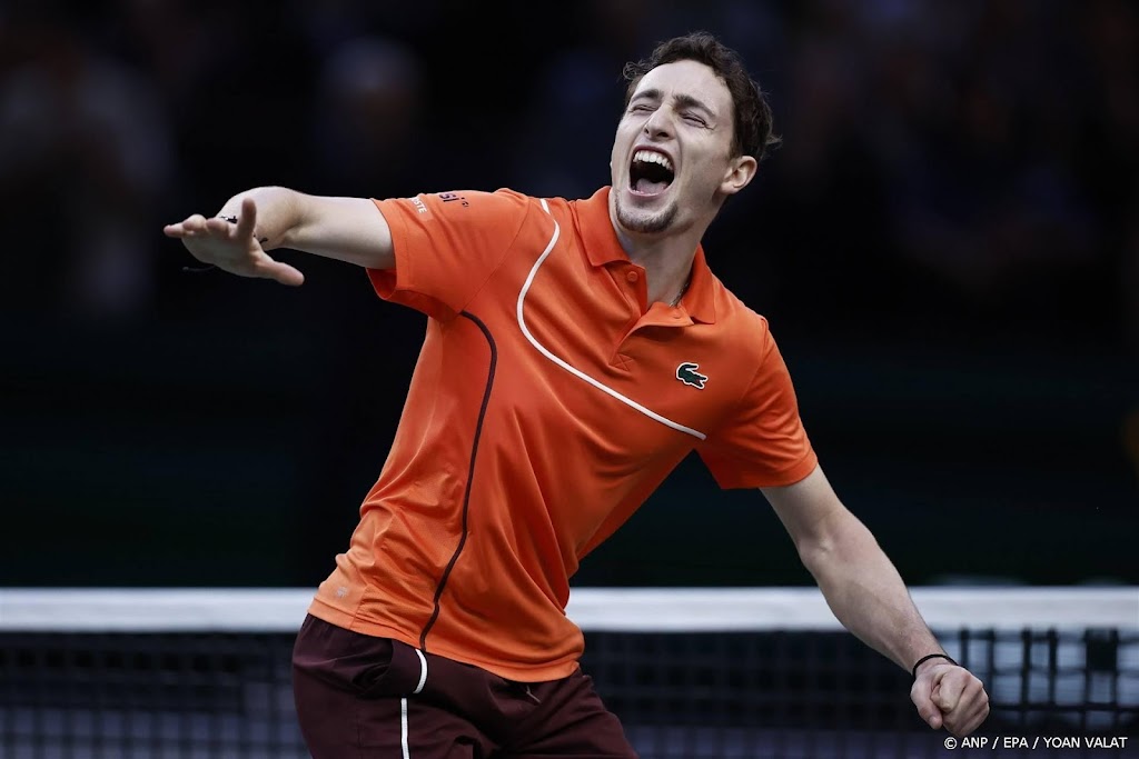 Franse tennisser Humbert verrast Alcaraz in Parijs