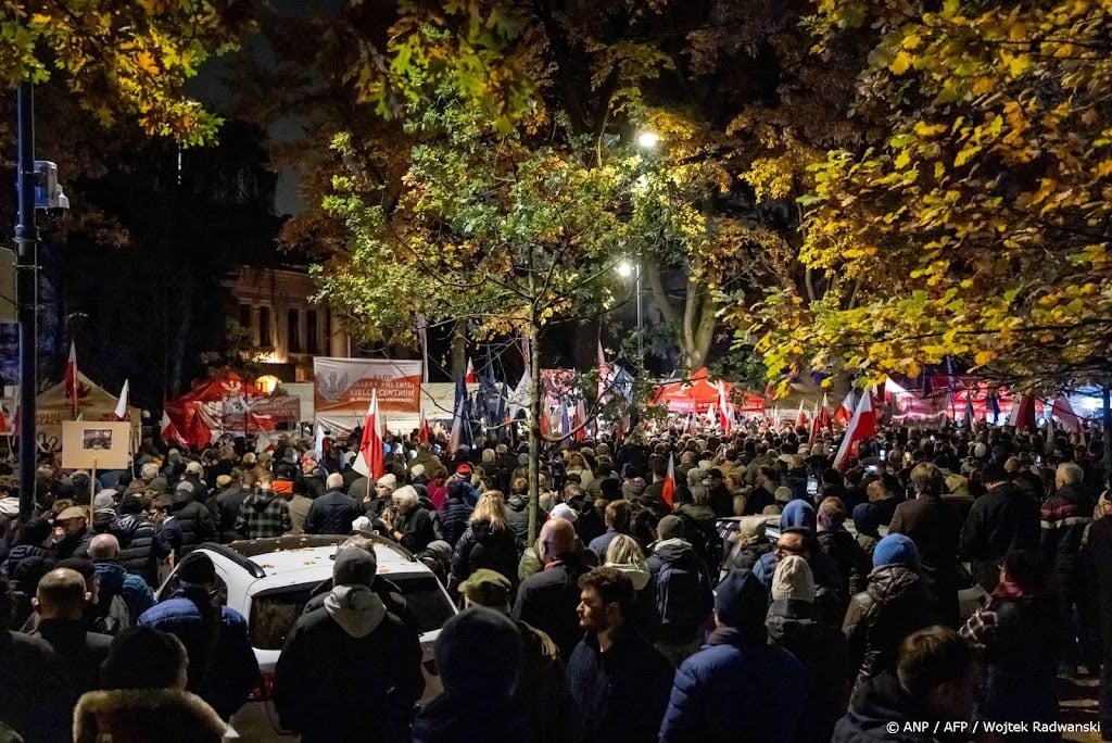 Veel demonstranten en oproerpolitie bij Constitutioneel Hof Polen