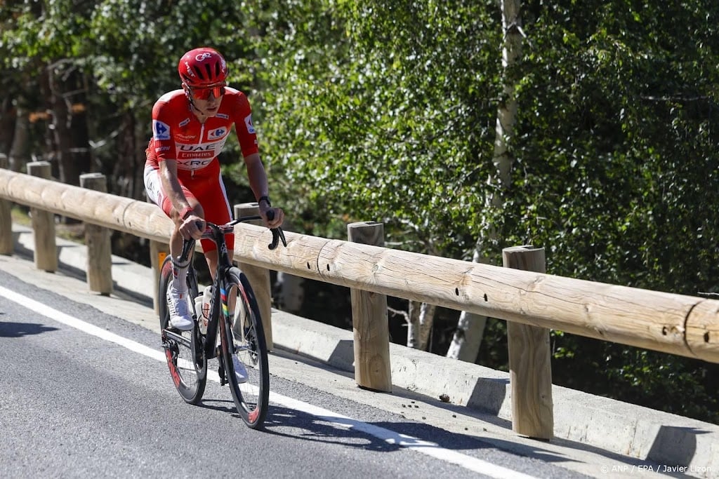 Pogačar brak niet één maar drie wervels bij val in Vuelta