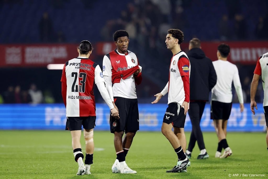 Koploper Feyenoord verspeelt in slotfase voorsprong tegen Fortuna