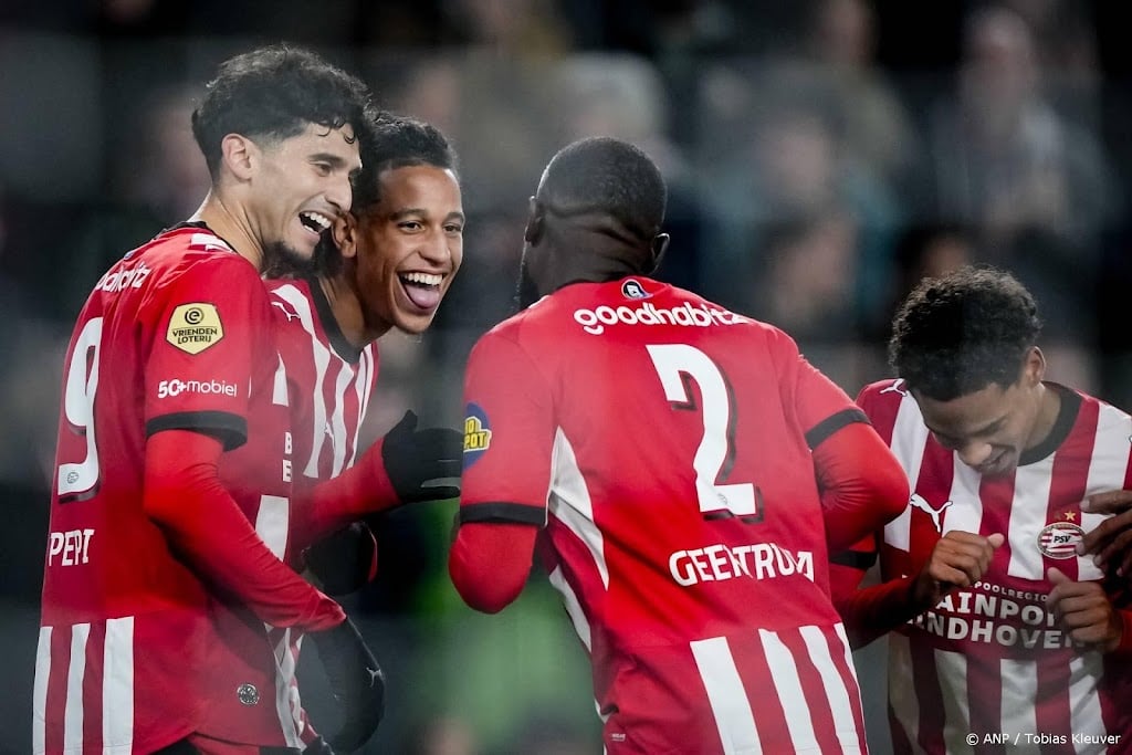 PSV haalt uit tegen Willem II (7-0) en loopt in op Feyenoord