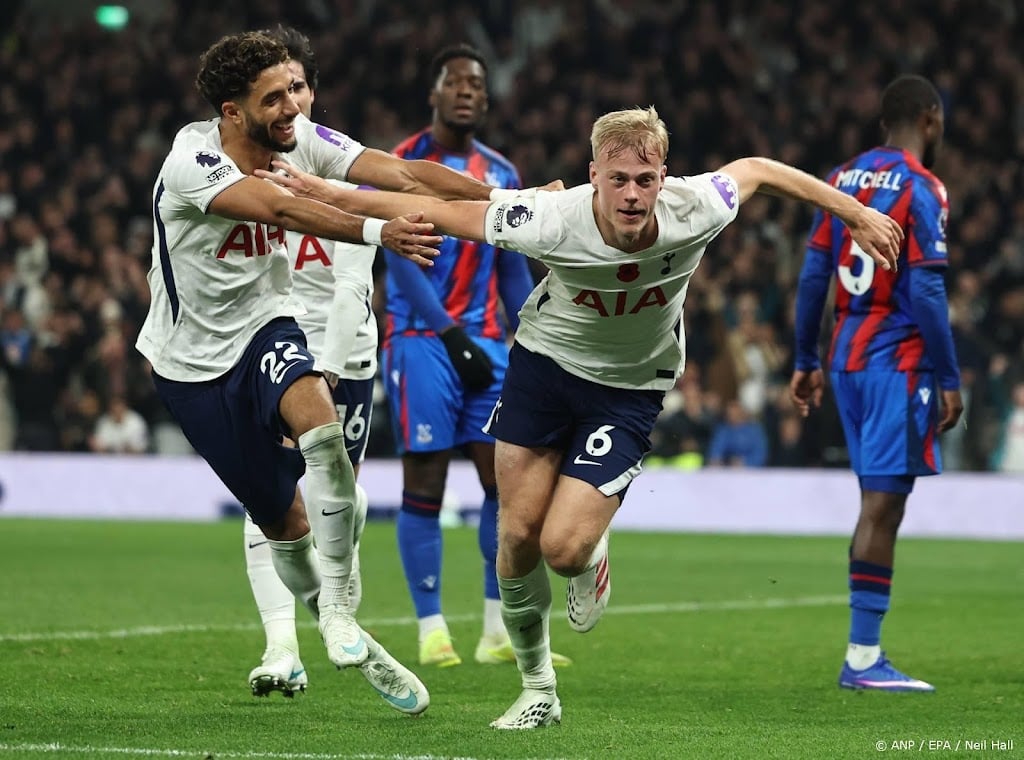 Van Hecke draagt met doelpunt bij aan overwinning Tottenham
