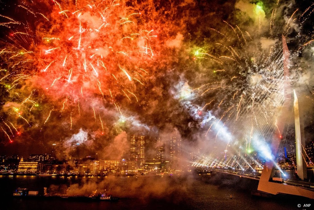 Deventer schrapt vuurwerkshow vanwege dichte mist