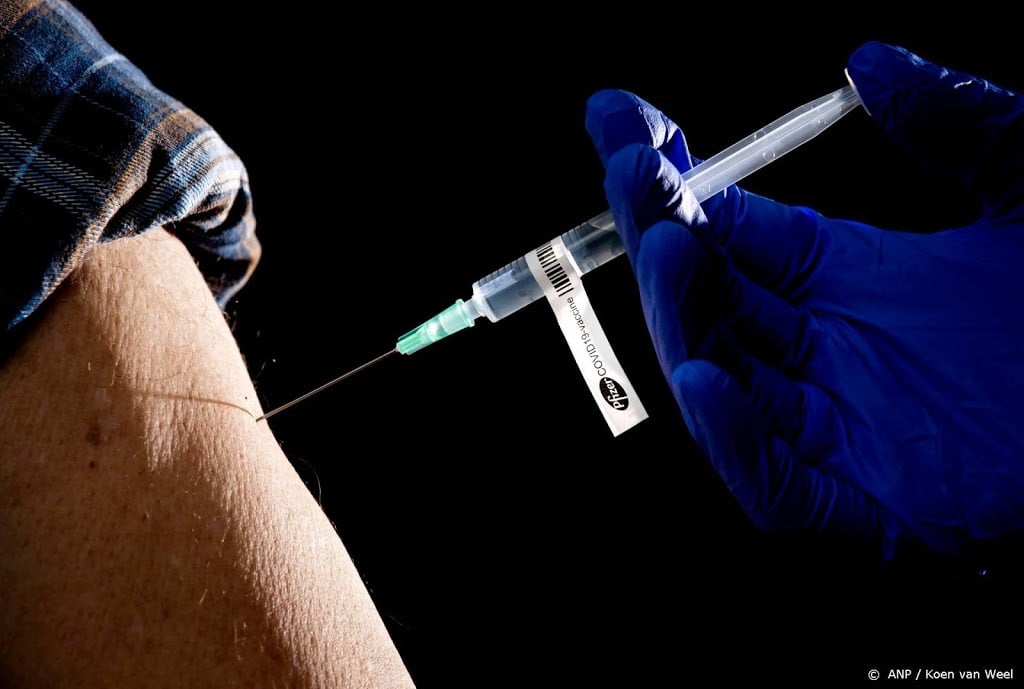 Verpleger VS loopt corona op na toediening Pfizer-vaccin