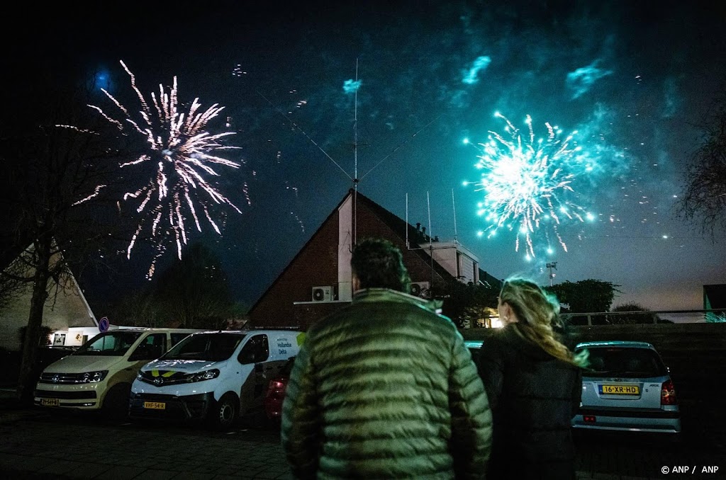 Jaarwisseling onstuimig met wind, onweer en hagel in het westen