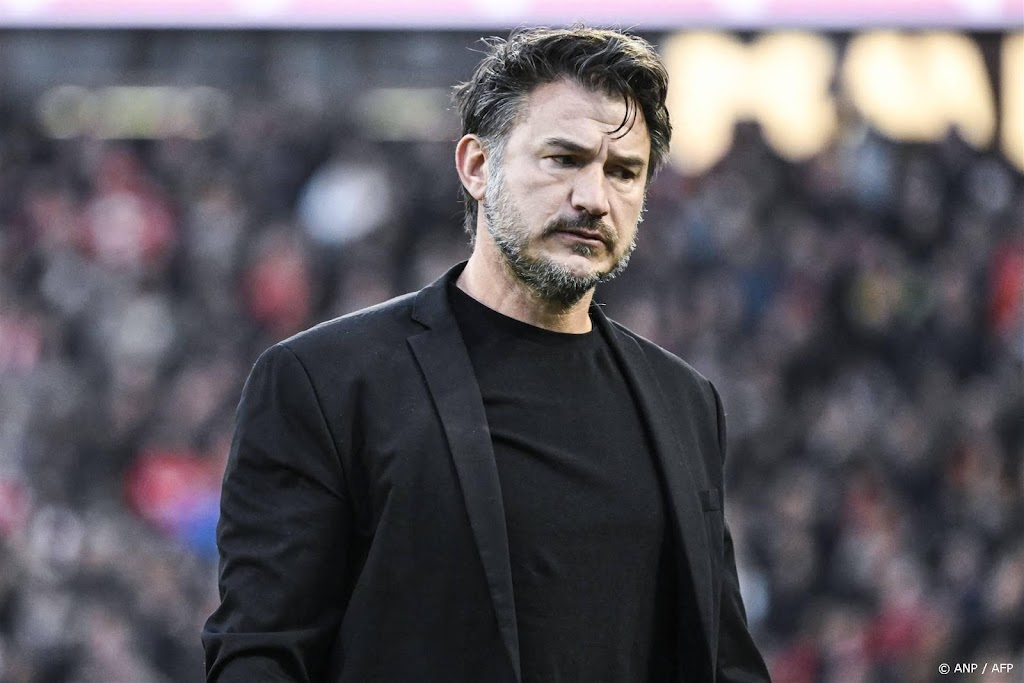 Standard Luik ontslaat trainer Hoefkens op oudjaarsdag