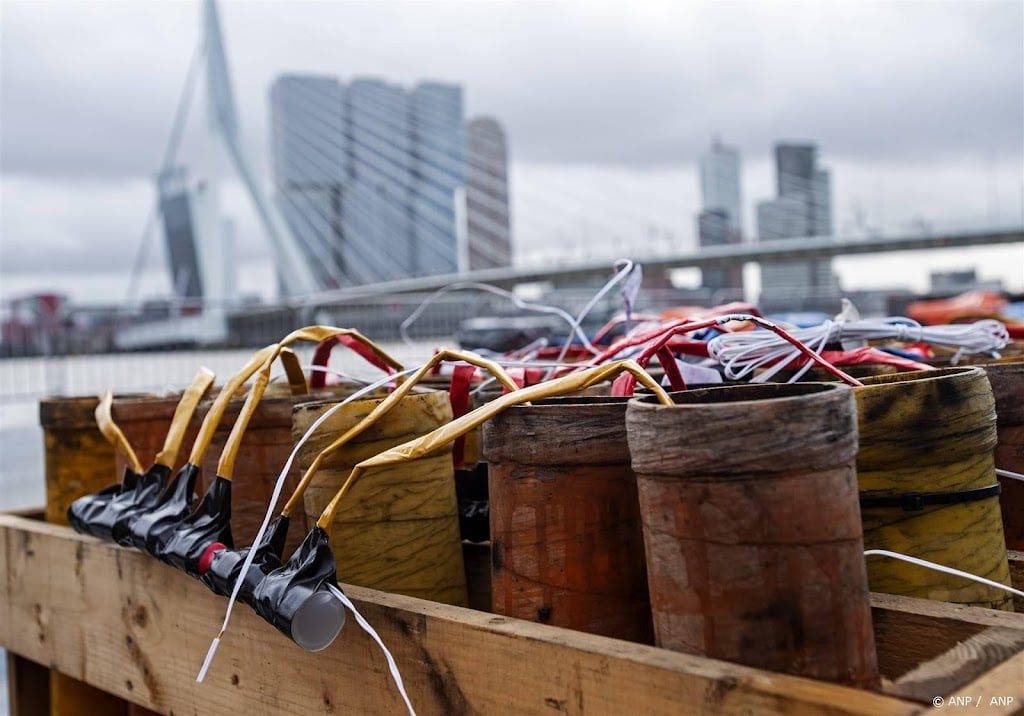 Vuurwerk bij Erasmusbrug Rotterdam gaat definitief door