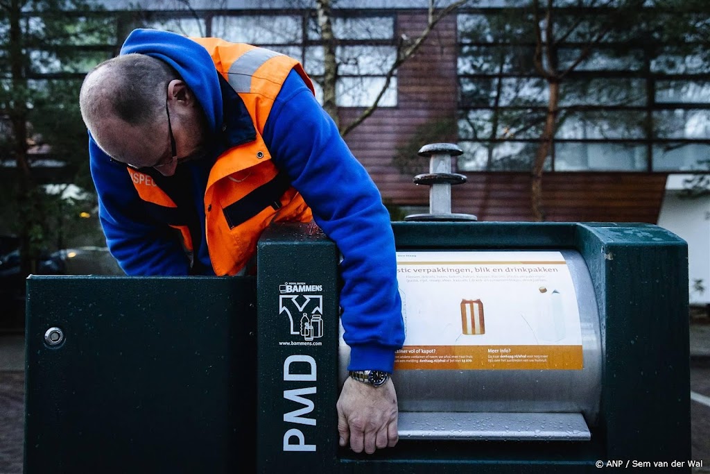 Afvalcontainers in grote steden leeggehaald of afgesloten