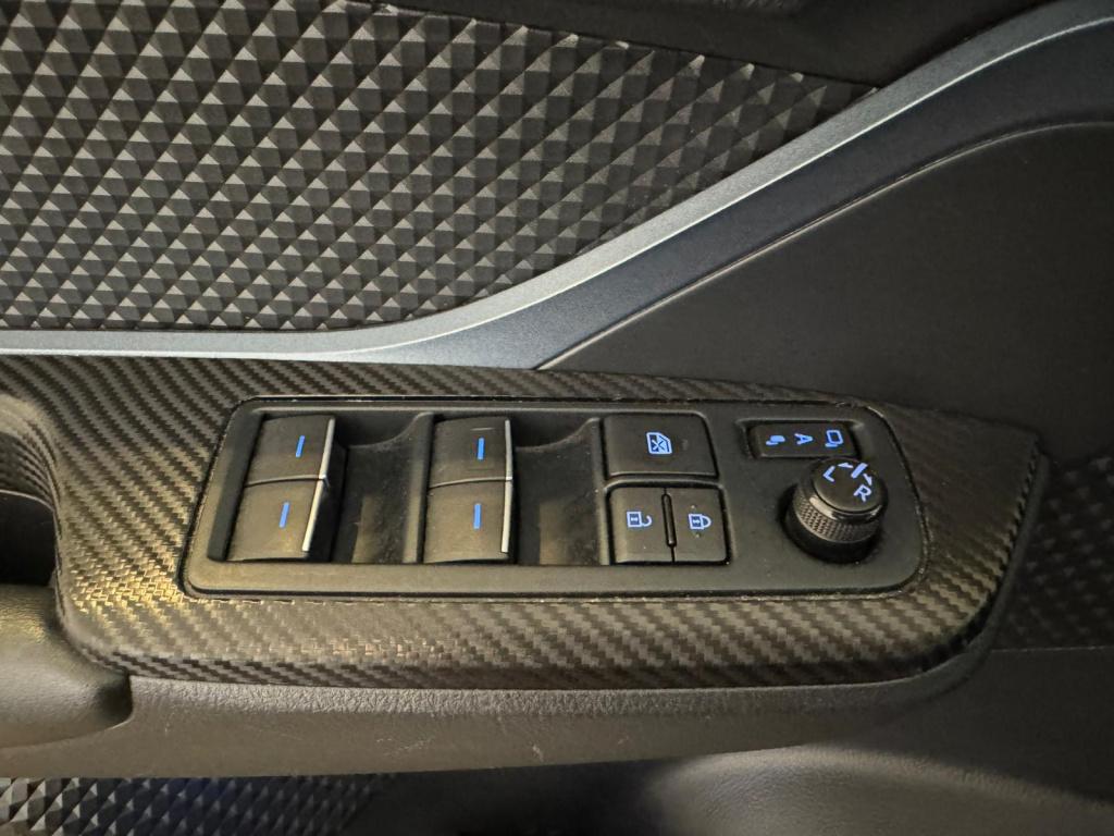 Toyota C-hr 1.8 hybrid business plus