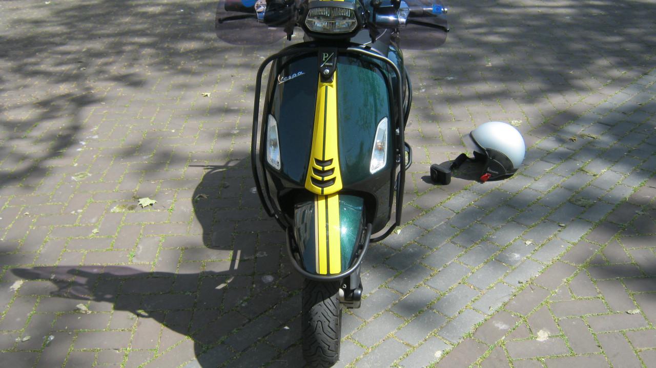 TE KOOP VESPA SPRINT RACING GREEN UIT 11 DECEMBER 2020