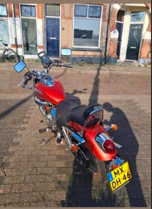 GESTOLEN IN S-GRAVENPOLDER : Aanhangwagen waarop RODE MOTORFIETS HONDA-1cil