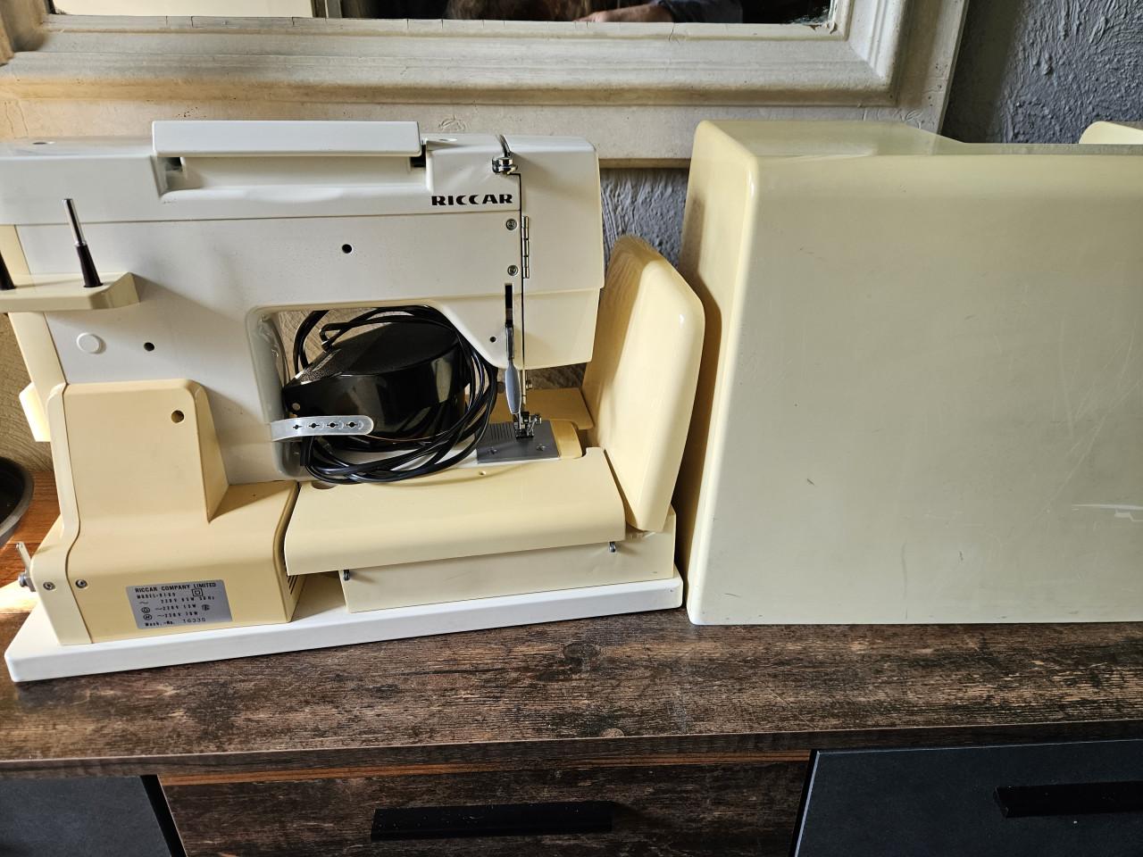 Mooie krachtige Riccar 9160 Super Stretch Naaimachine