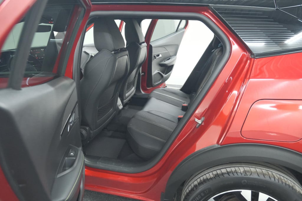 Peugeot 2008 puretech 130 gt-line | trekhaak | camera | apple carplay | par