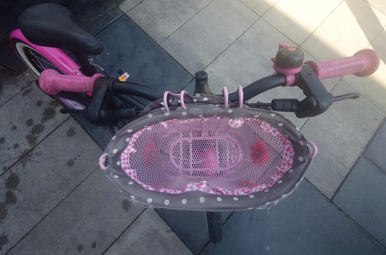 Meisjesfiets B'Twin Spy Hero roze zwart 16 inch met mandje