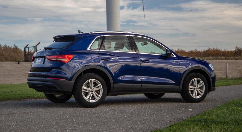 Audi Q3 45 tfsi e edition automaat / plug in hybrid / stoelverwarming / lee