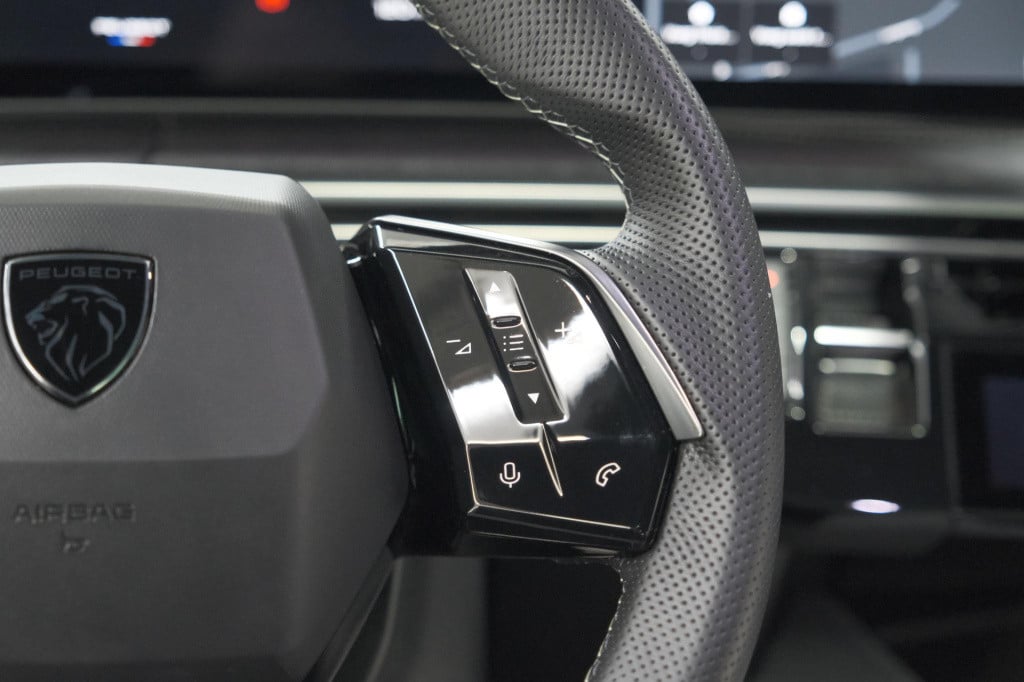 Peugeot 3008 hybrid 136 e-dsc6 gt | panoramadak | focal hifi pack| 360 came