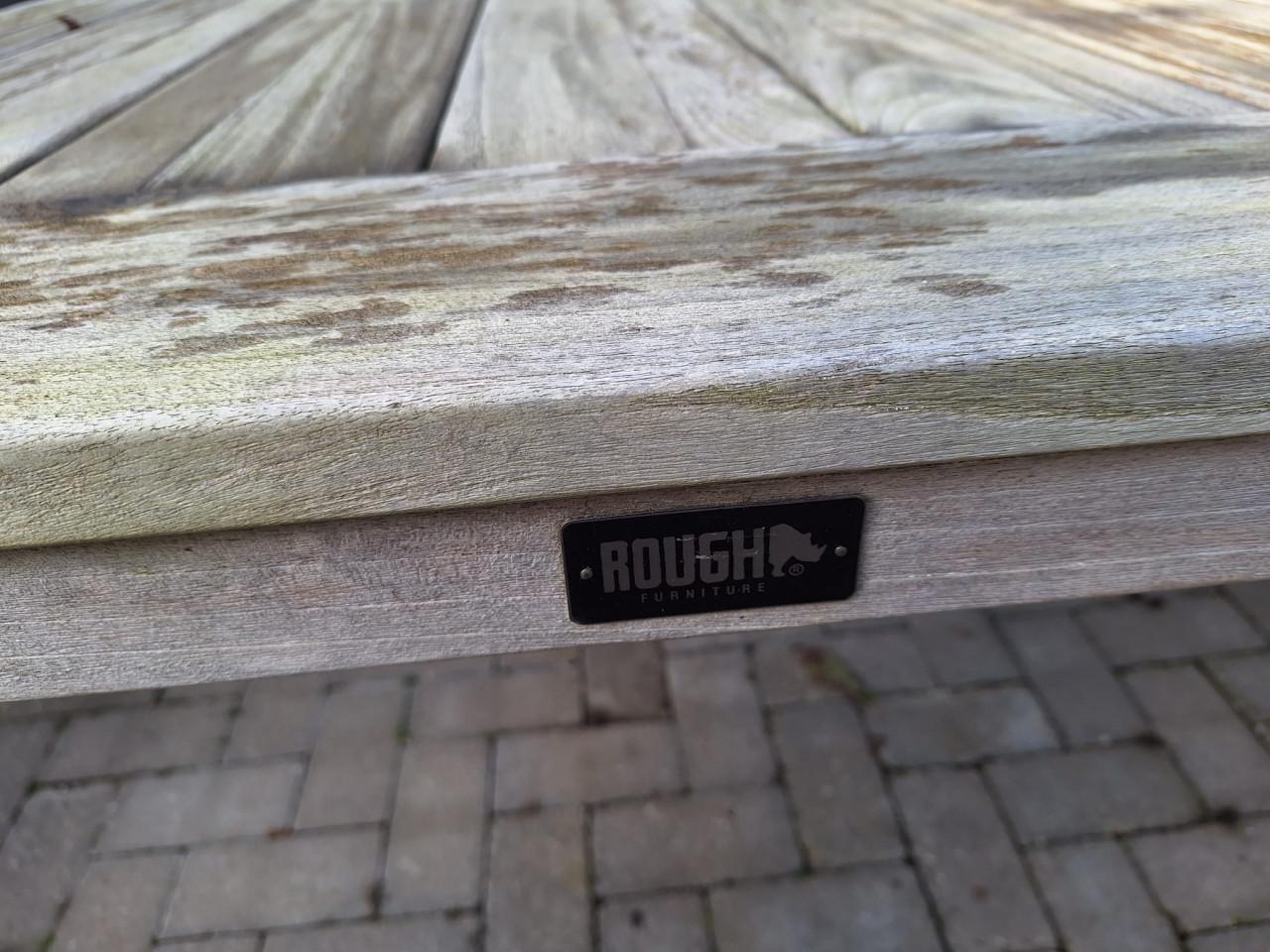 Grote teakhouten tafel met bankje en stoelen