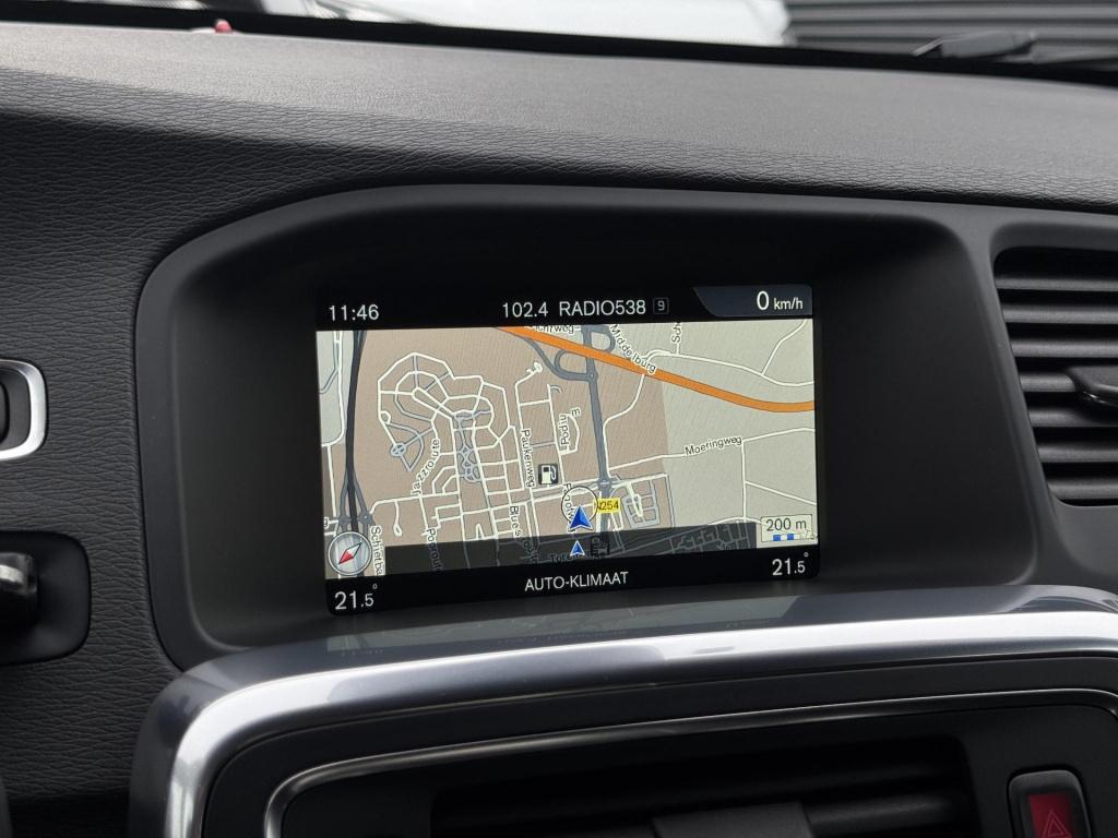 Volvo V60 1.6 t3 r-design nl-auto, automaat incl. trekhaak afneembaar!