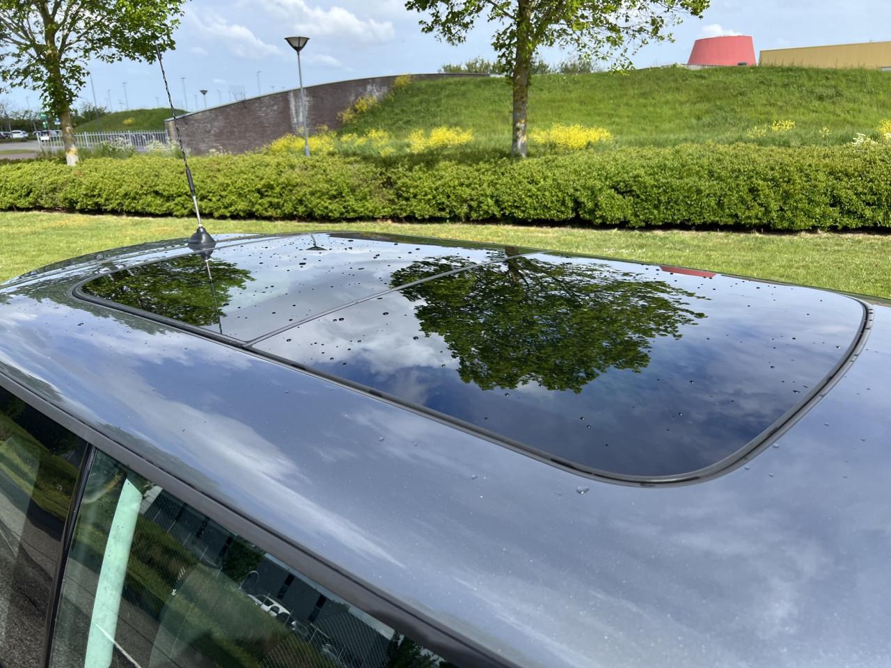 Dealeronderhouden Mini one uit 2010 met slechts 84.700 km met Panoramadak!!