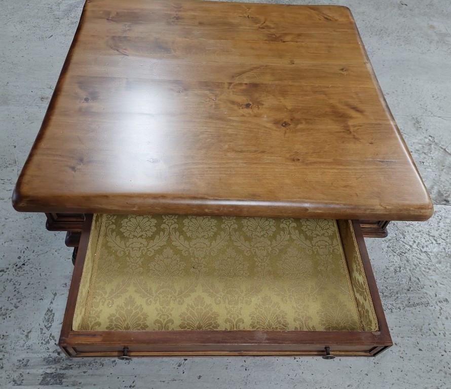 Prachtige eiken salontafel met lade