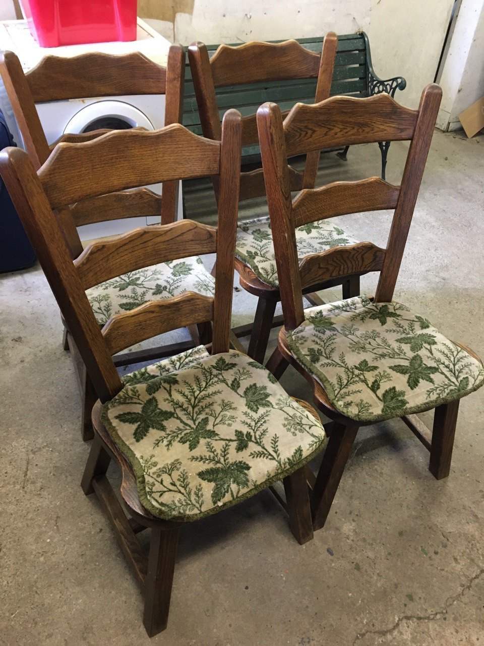 4 houten eetkamer / keuken stoelen
