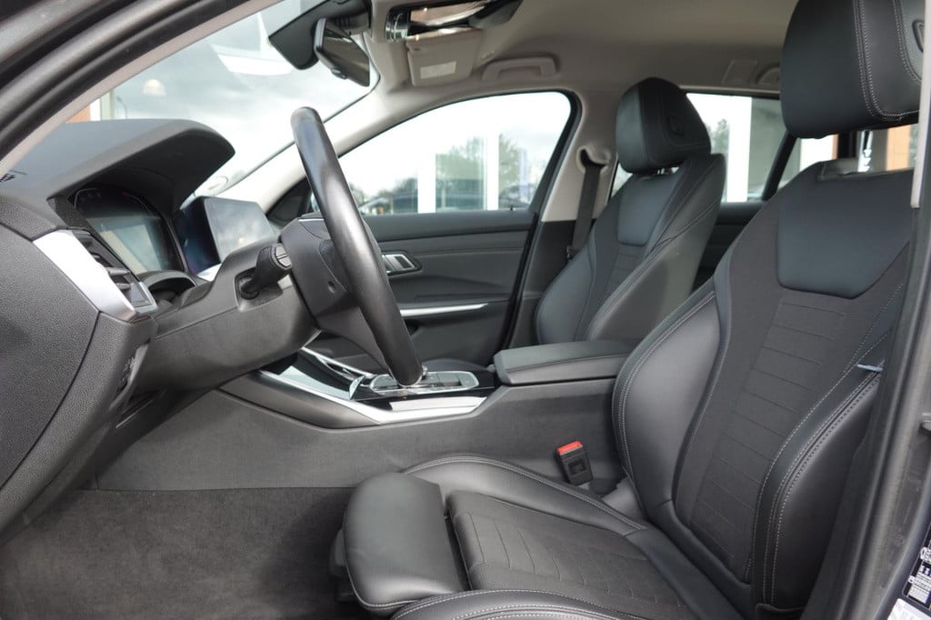 BMW 3-serie touring 330i business edition plus