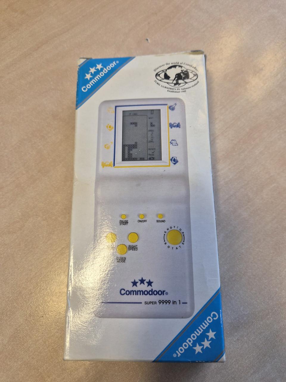 Commodoor Super 9999 in 1 spelcomputer te koop