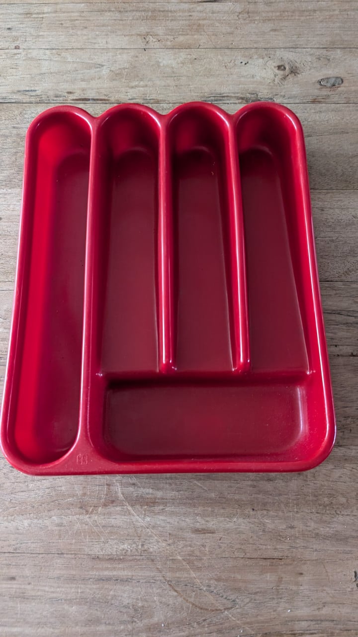 Retro bestekbak rood