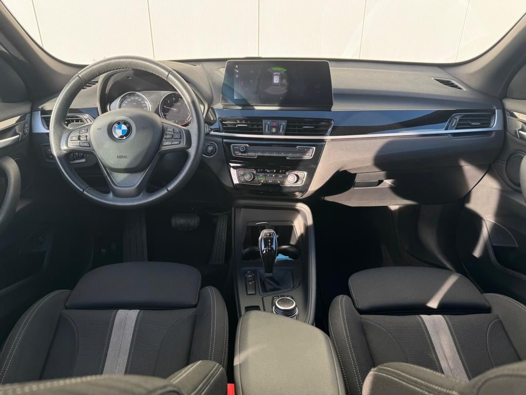 BMW X1 sdrive18i executive * panoramadak * head-up display * stoelverwarmin