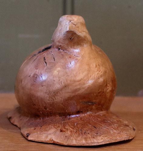 Plataanhout gesculpteerde patrijs