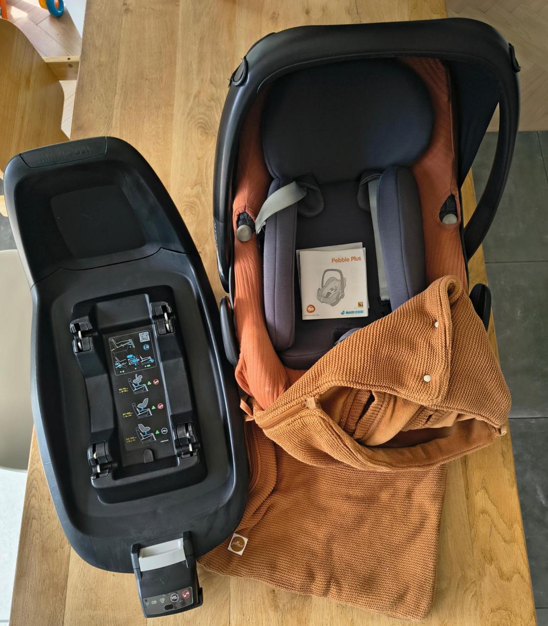 Maxicosi Pebble Plus + Familyfix 2wayFix