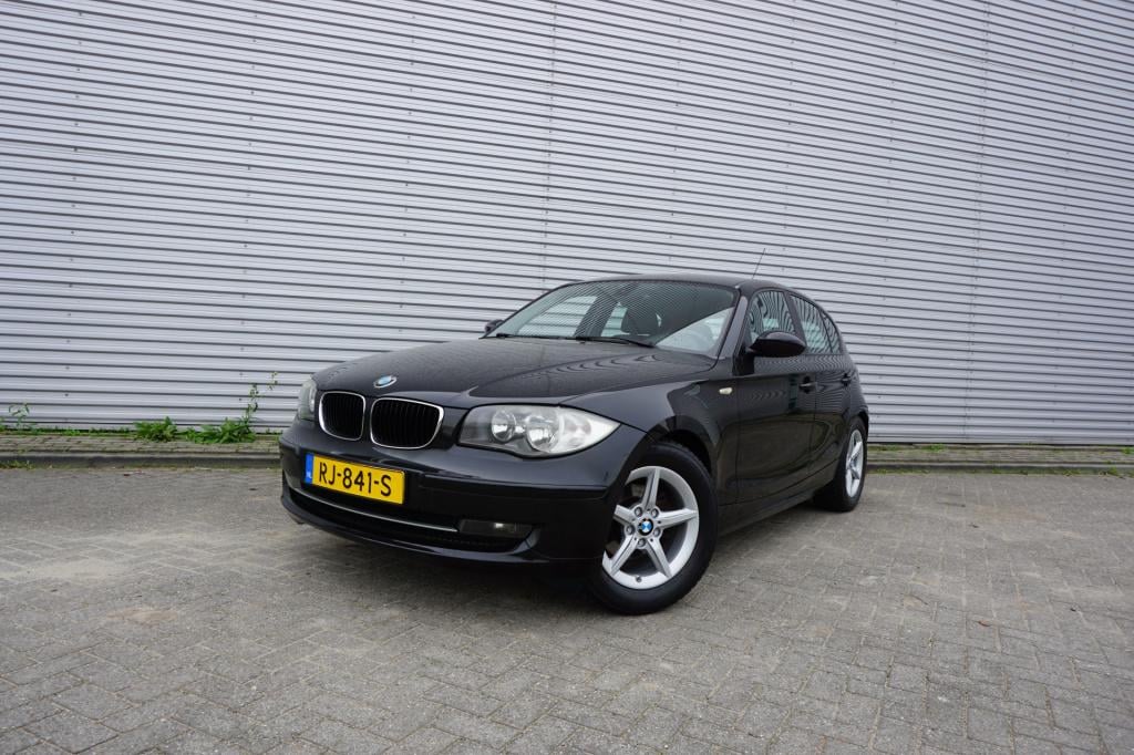 BMW 1 Serie 116i airco / elektr. ramen / parkeers. / lm velgen / apk t/m 09